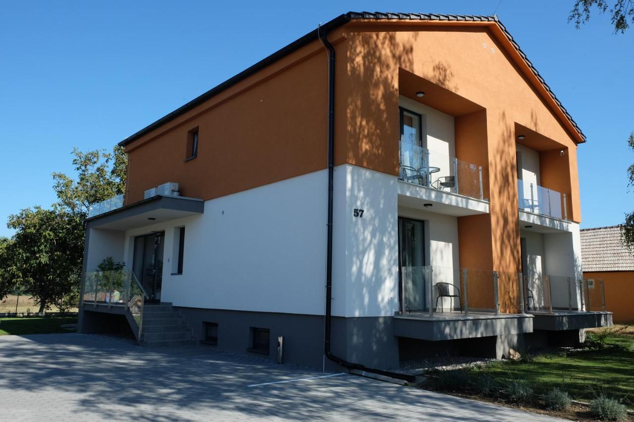 Penzion Pod Brezami** Nitra Bagian luar foto