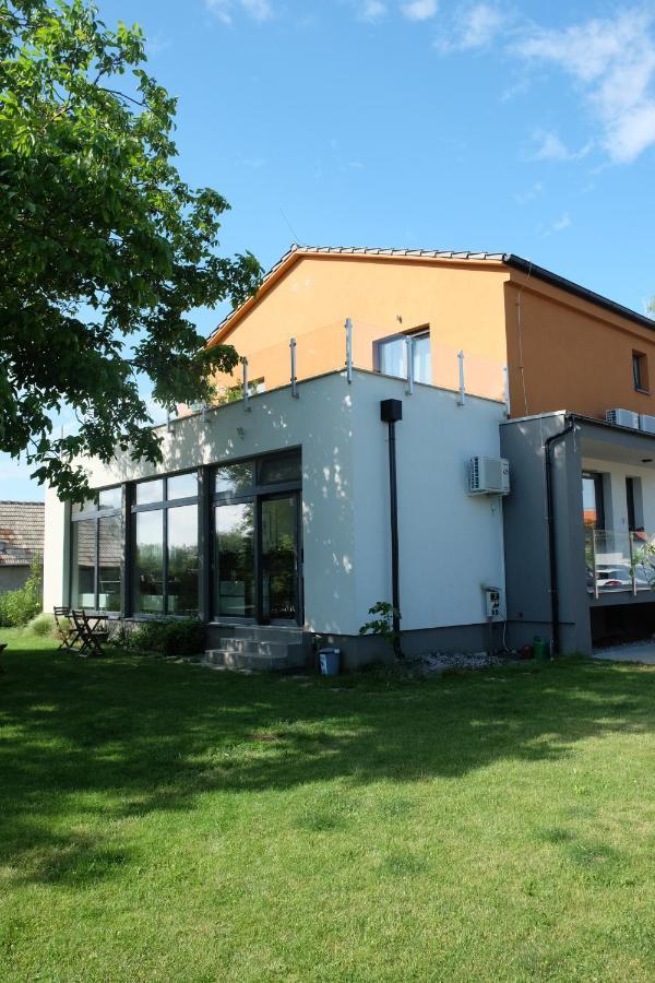 Penzion Pod Brezami** Nitra Bagian luar foto